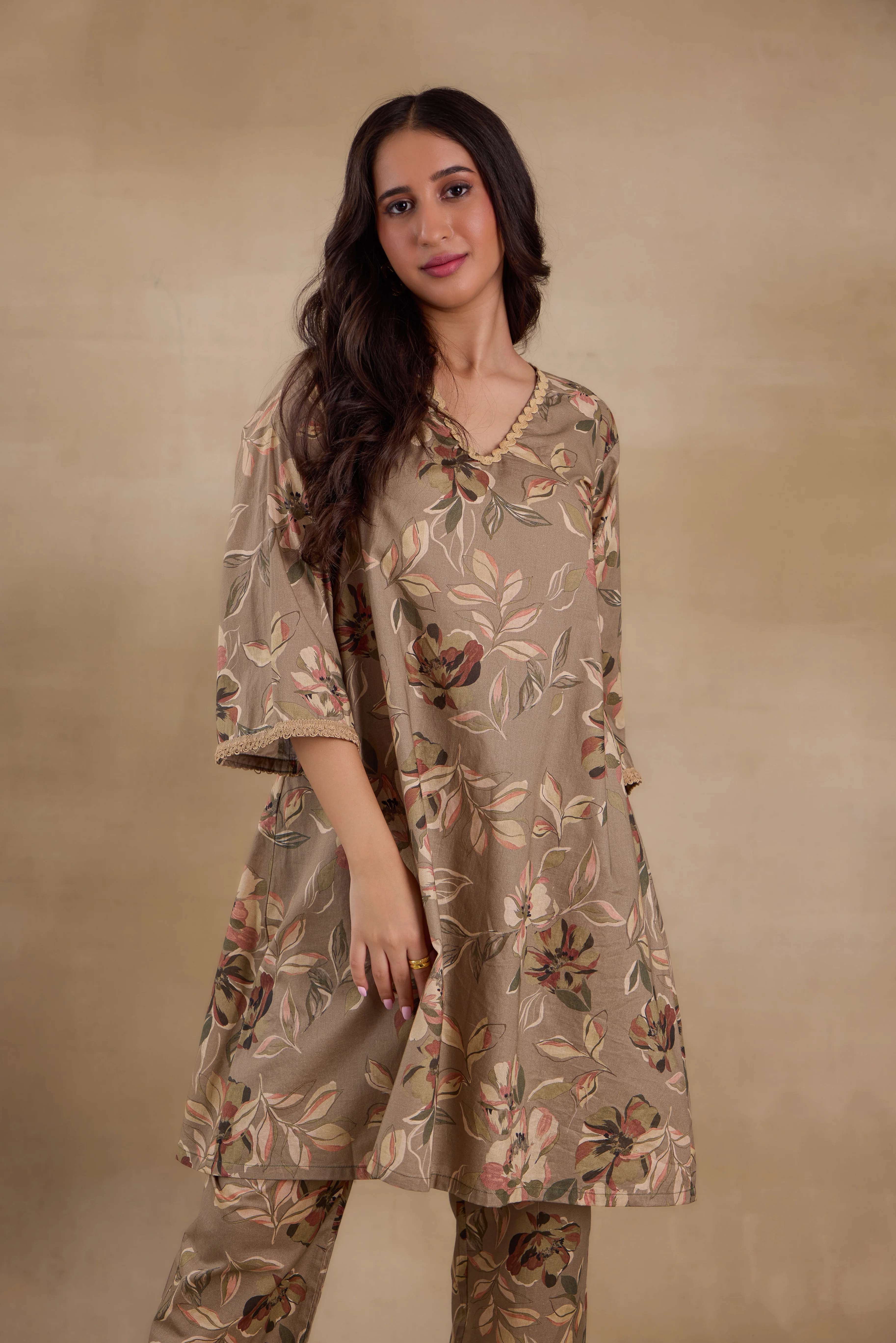 Alaya Premium Cotton Green Floral Kurta Set - Image 2