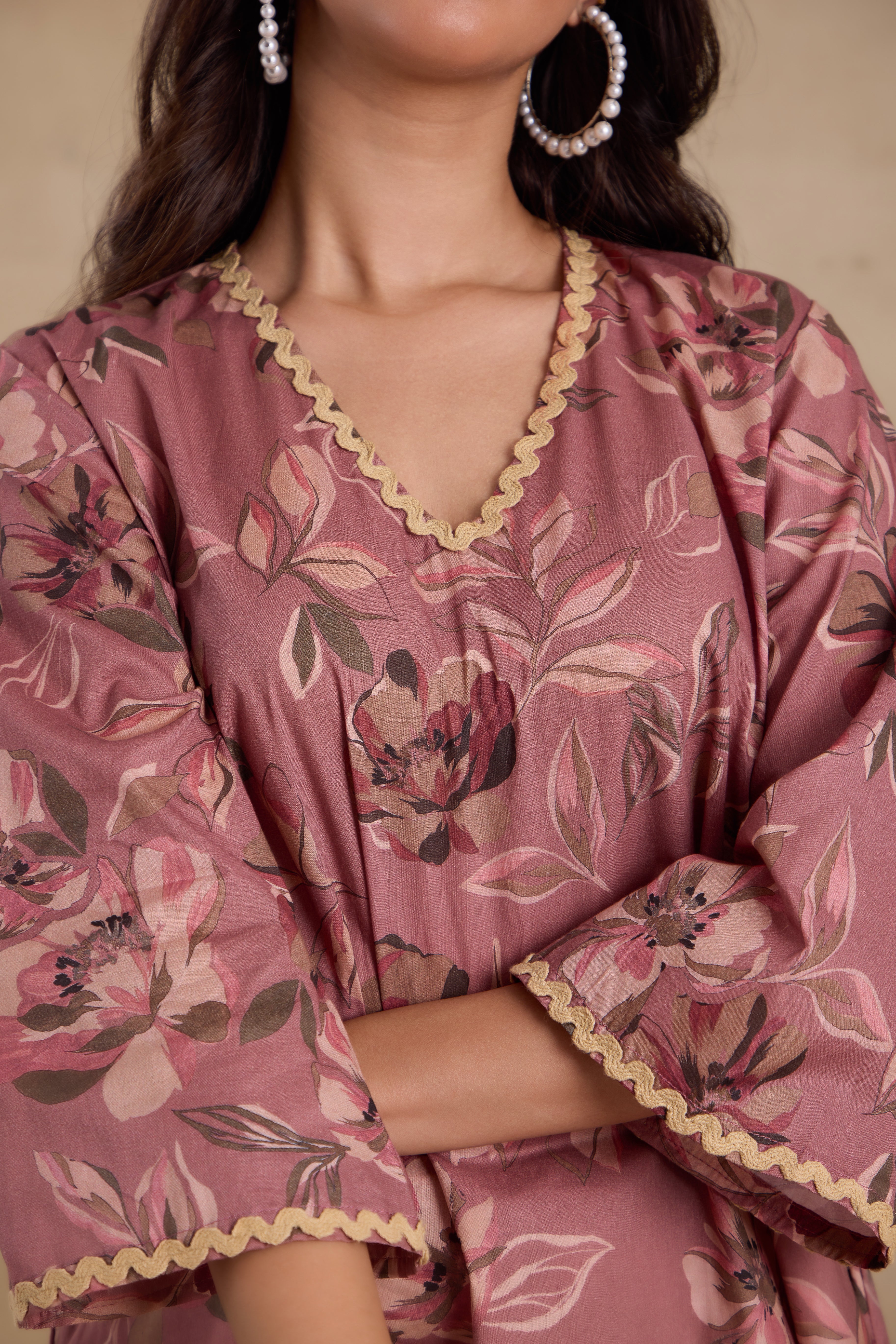 Alaya Premium Cotton Pink Floral Kurta Set - Image 4