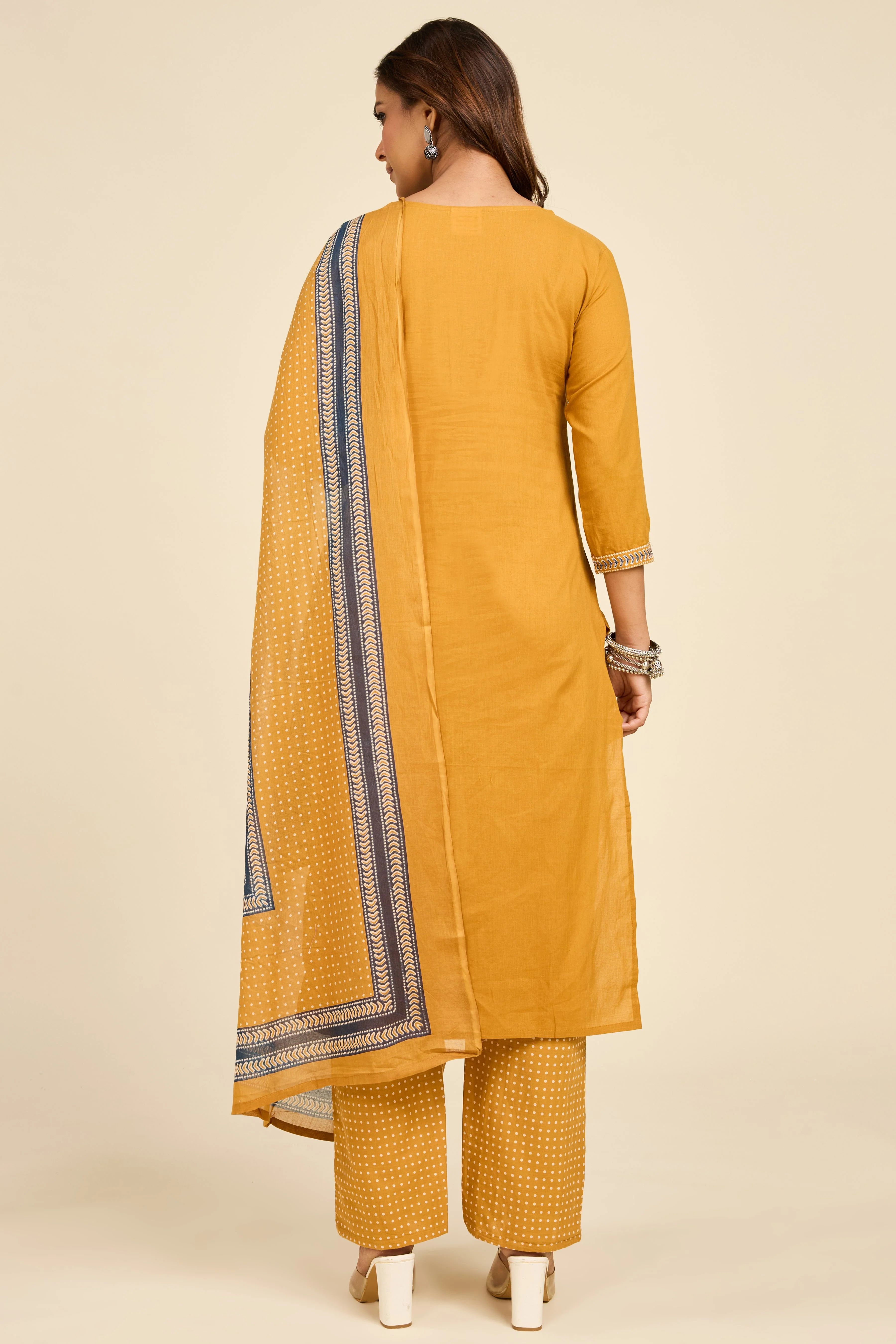 Alaya Select Caravan Embroidered Kurta Set - Image 2