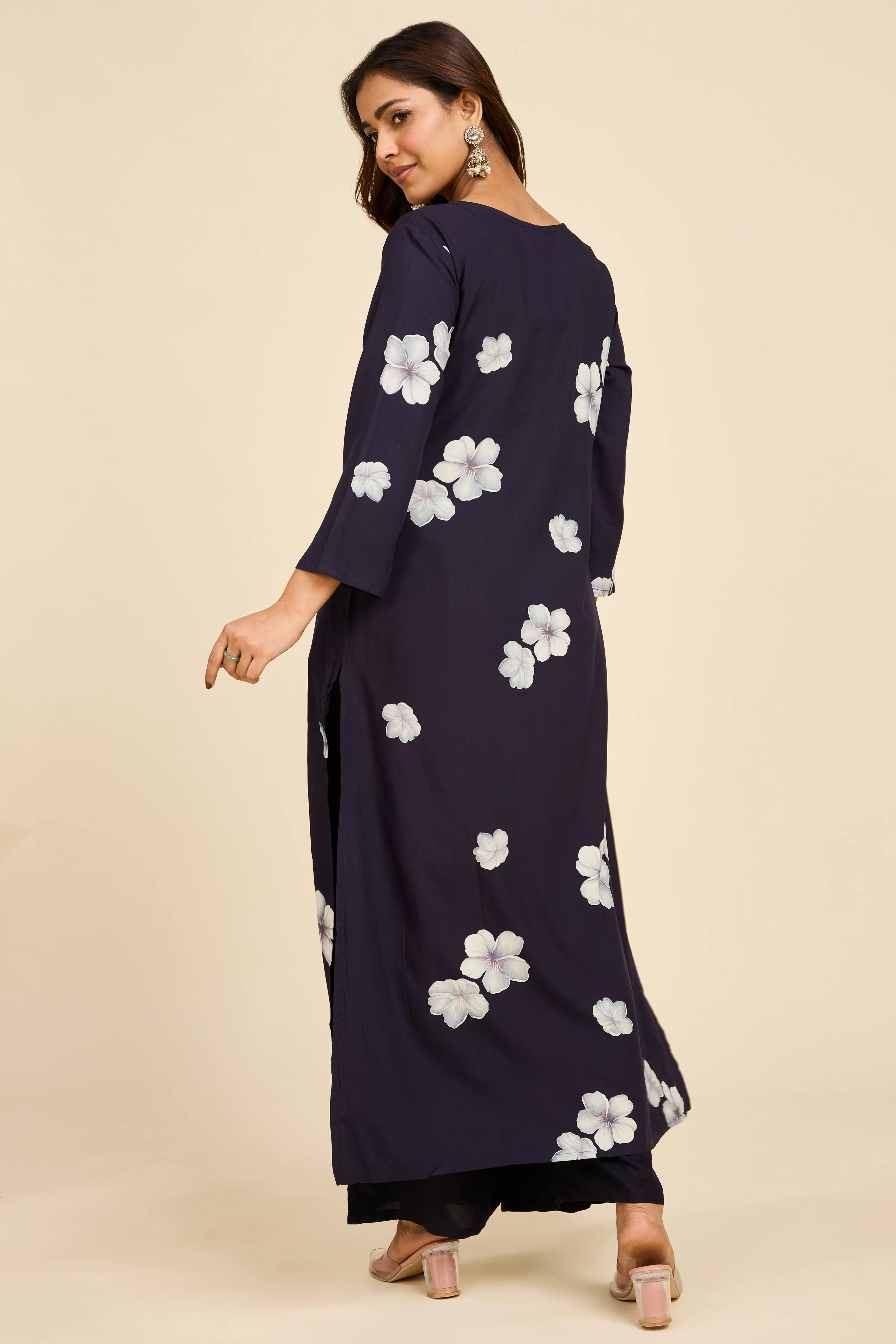 Alaya Select Midnight Pakistani Kurta Set - Image 2