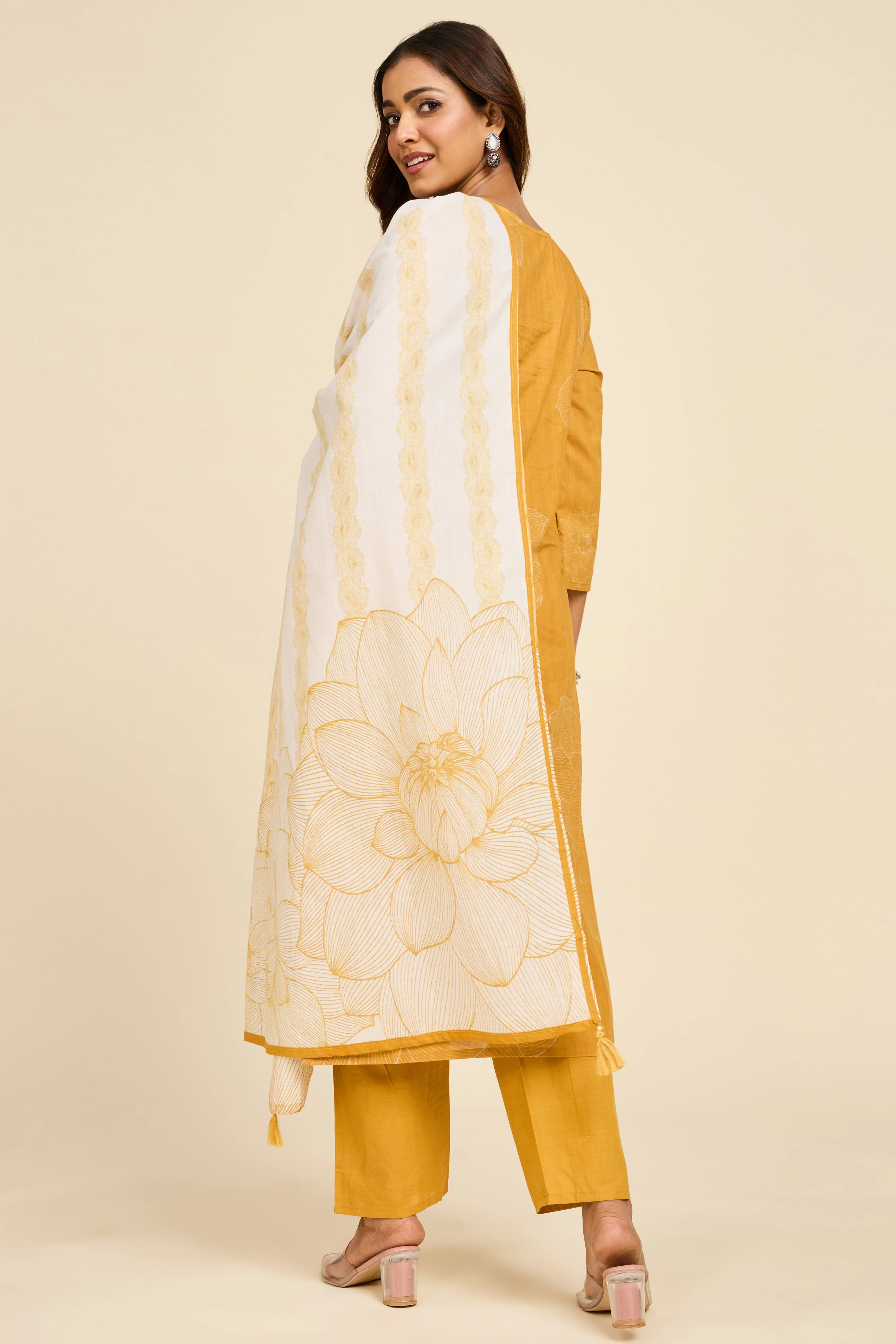 Alaya Select Sunehri Golden Kurta Set - Image 2