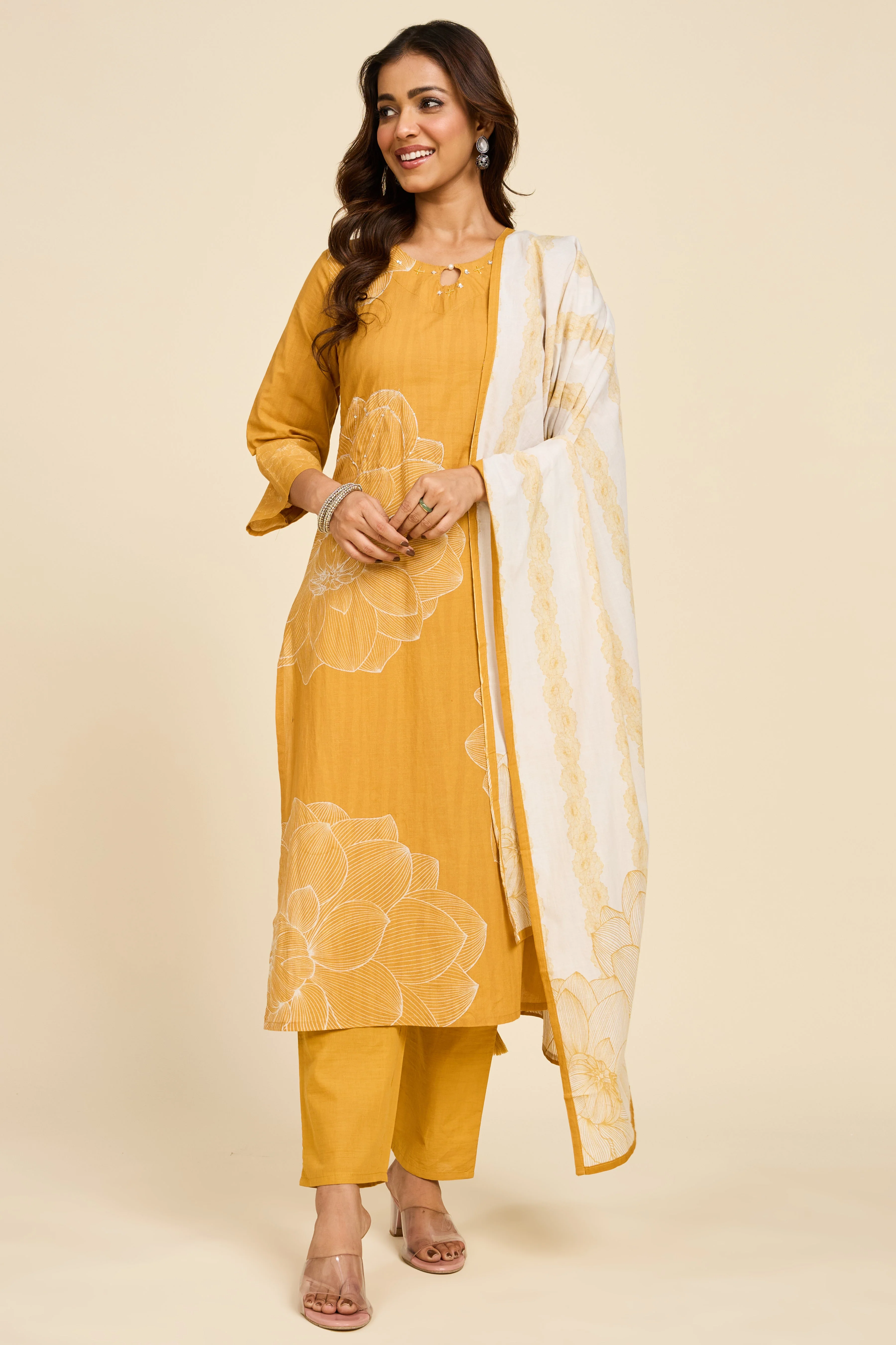 Alaya Select Sunehri Golden Kurta Set - Image 4