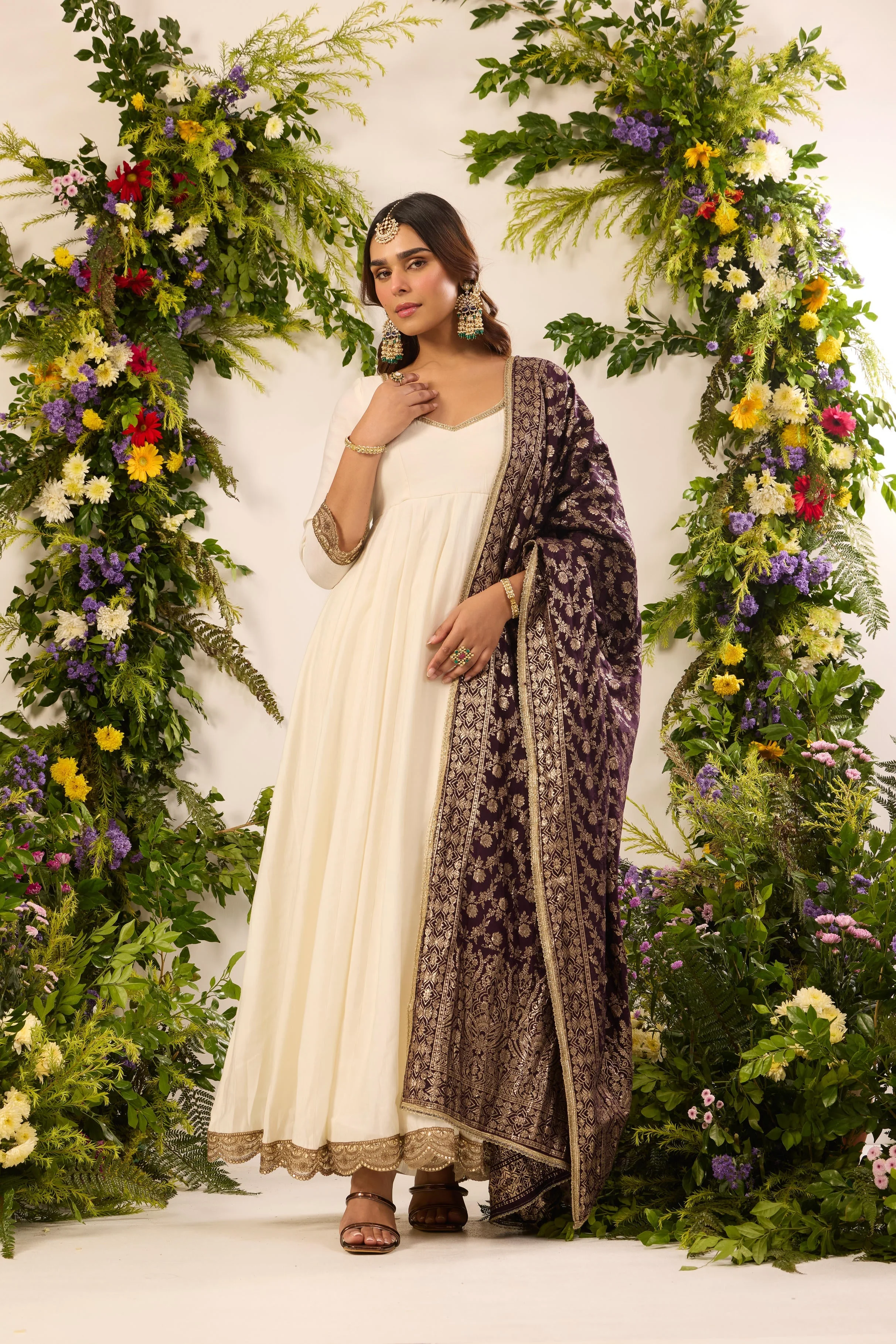 Mastaani Classic Ivory Anarkali Set - Purple Dupatta - Image 2